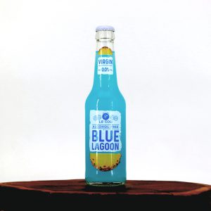 نوشیدنی کوکتل شیشه ای بدون الکل آناناس ویرجین